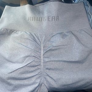 No damage to leggings, full length. The butt does have a scrunch.